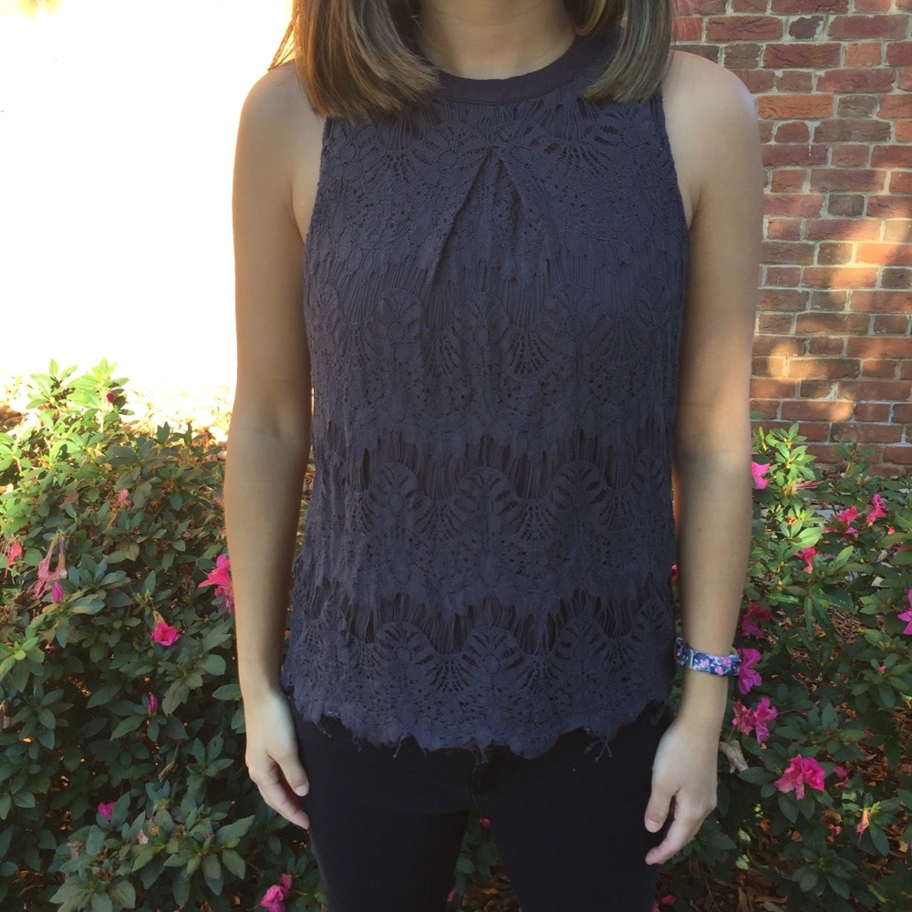 SIZE SM HIGH NECK TOP